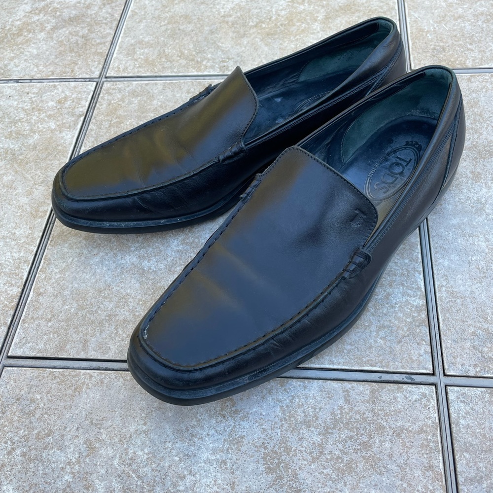 Tod’s black leather shoes